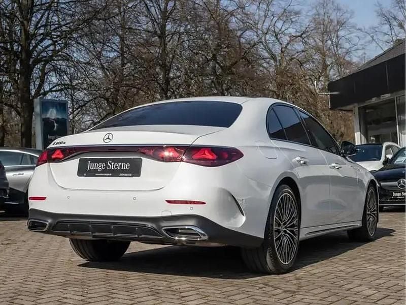 Gebraucht Mercedes E300 AMG 313 PS (230 kW) 2024 Weiss manufaktur lack manufakt Limousine