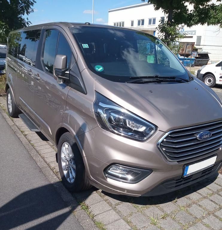 Silber Gebraucht 2018 Ford Tourneo Custom Titanium X Van / Kleinbus | 27.000 € (Fairer Preis) - Bild 1/4