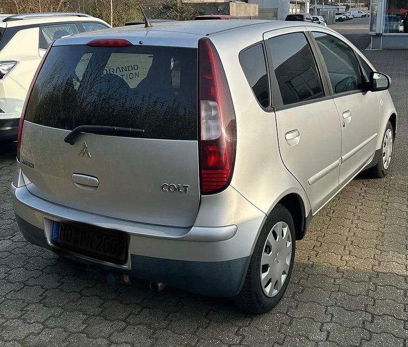 Gebraucht Mitsubishi Colt Inform 95 PS (69 kW) 2008 Silber Van / Kleinbus