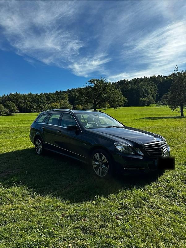 Gebraucht Mercedes E350 265 PS (194 kW) 2011 Blau Limousine