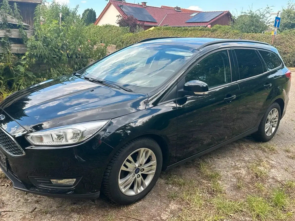 Gebraucht Ford Focus 125 PS (91 kW) 2018 Schwarz Kombi
