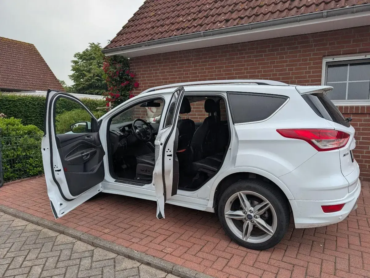Gebraucht Ford Kuga Individual 179 PS (131 kW) 2016 Weiß SUV