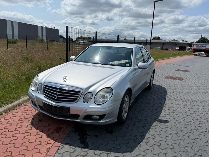 Gebraucht Mercedes E200 136 PS (100 kW) 2007 Silber Limousine
