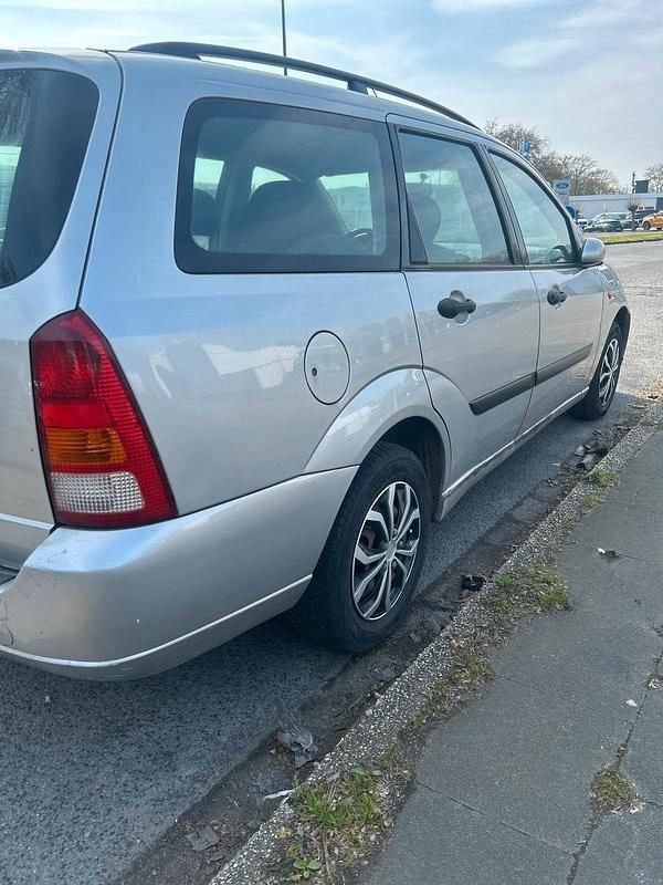 Gebraucht Ford Focus 75 PS (55 kW) 2001 Silber Kombi