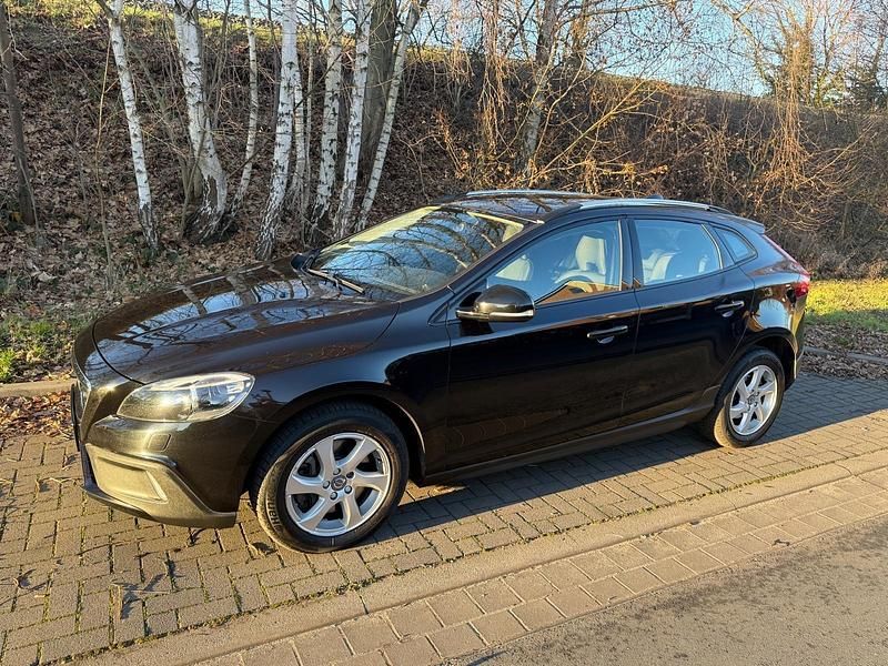 Schwarz Gebraucht 2015 Volvo V40 CC Kombi | 11.400 € (Fairer Preis) - Bild 1/4