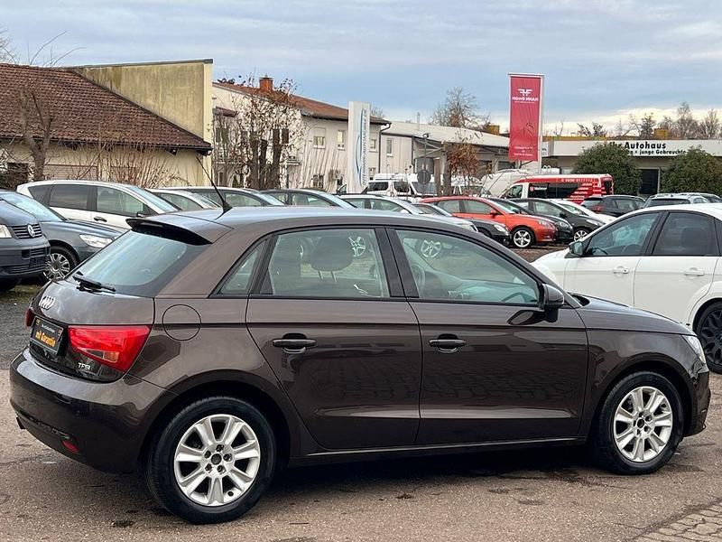 Gebraucht Audi A1 Sportback Attraction 86 PS (63 kW) 2012 Braun Kleinwagen