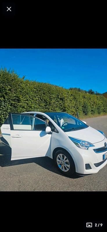 Weiß Gebraucht 2015 Toyota Corolla Kombi | 9.700 € - Bild 1/4