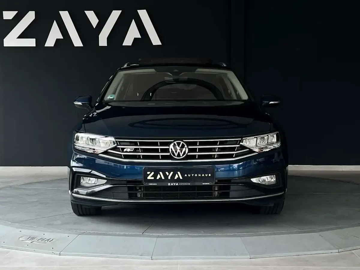 Gebraucht VW Passat R-line 150 PS (110 kW) 2021 Aquamarinblau Kombi