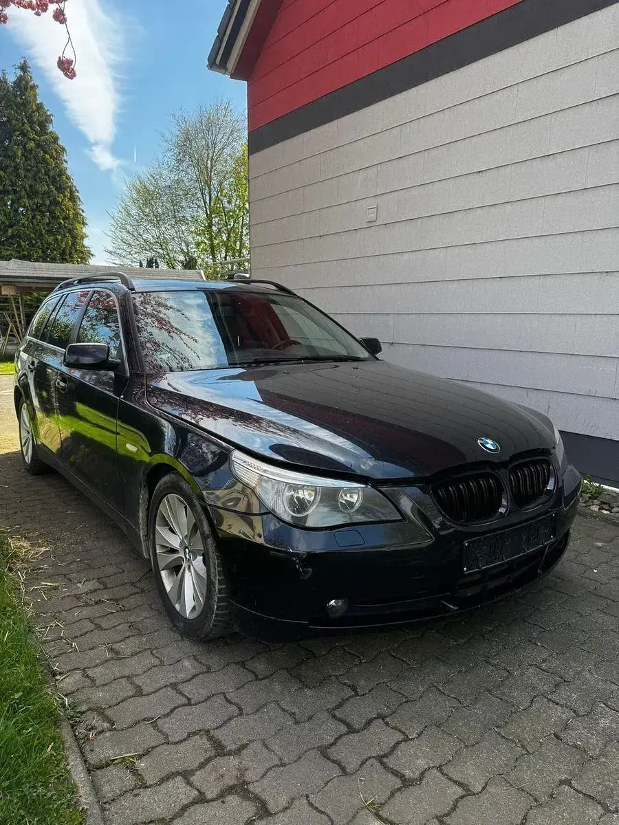 Gebraucht BMW 523 177 PS (130 kW) 2006 Schwarz Kombi