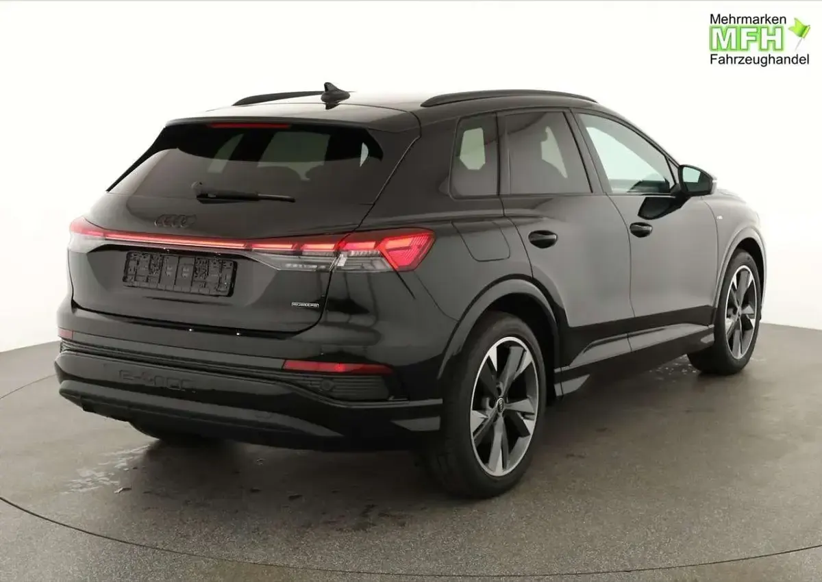 Nowe Audi Q4 e-tron Basis 210 kW (286 KM) 2026 Czarny SUV