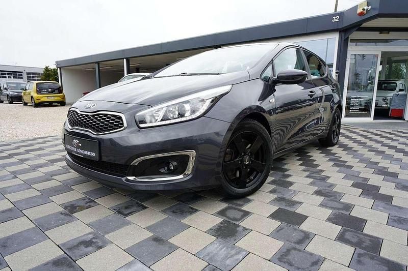 Grau Gebraucht 2017 Kia Ceed 4 Limousine | 8.750 € (Guter Preis) - Bild 1/4