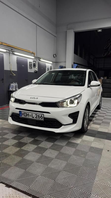 Weiß Gebraucht 2023 Kia Rio Vision Kleinwagen | 15.000 € (Guter Preis) - Bild 1/4