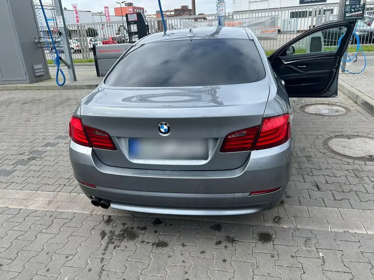 Gebraucht BMW 520 185 PS (136 kW) 2011 Grau Limousine