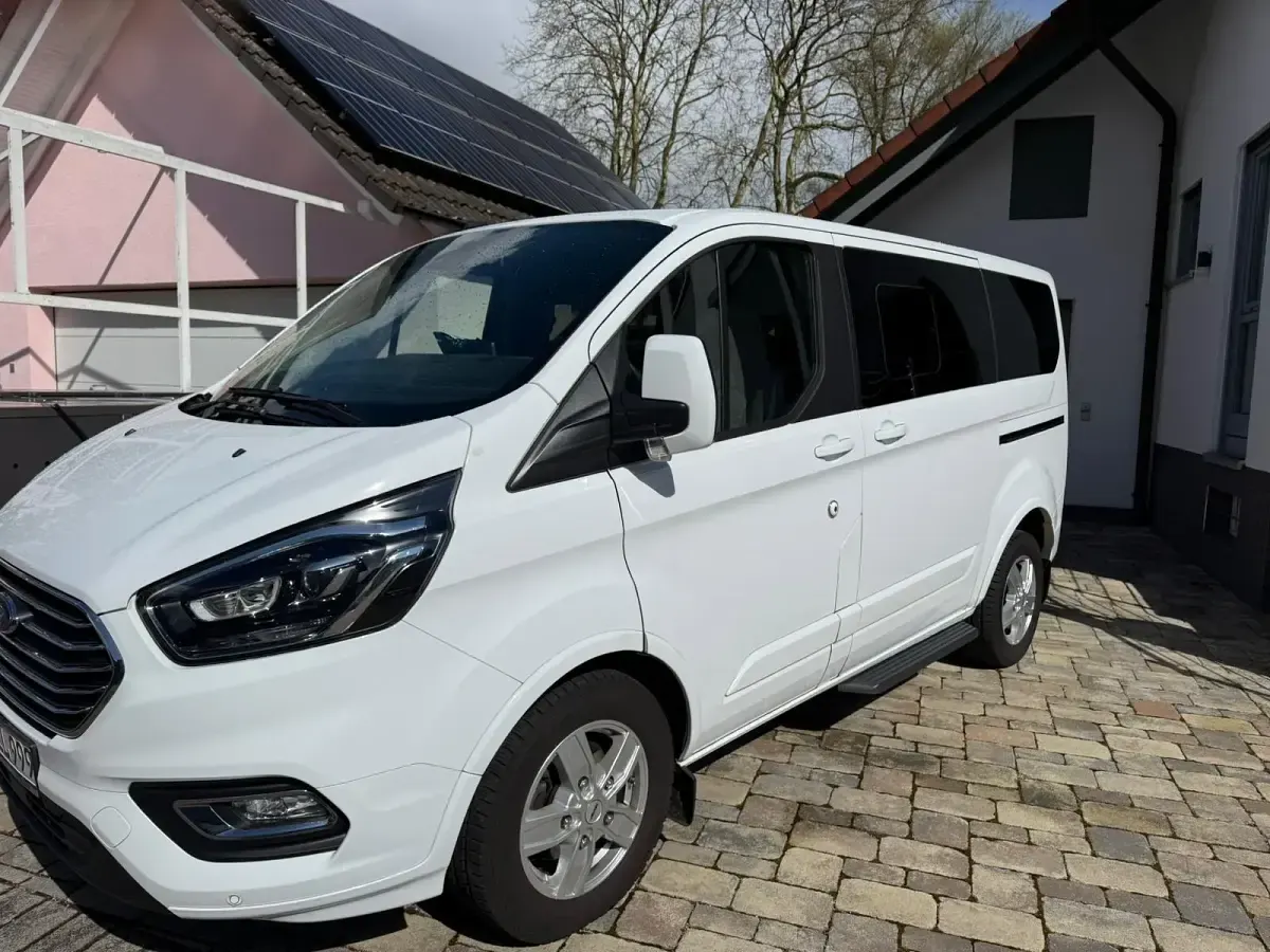 Gebraucht Ford Tourneo 150 PS (110 kW) 2023 Weiß Van / Kleinbus