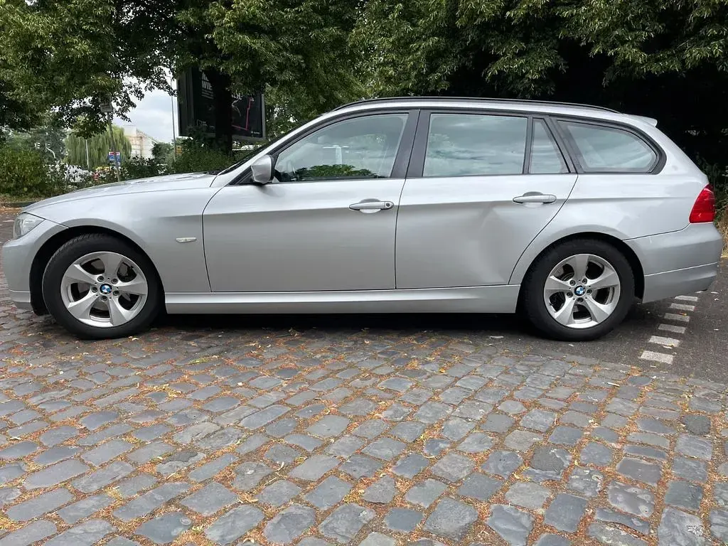 Gebraucht BMW 320 Efficient Dynamics 163 PS (119 kW) 2012 Silber Kombi