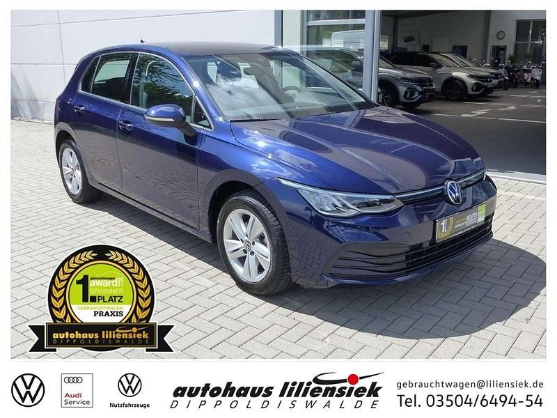 Blau Gebraucht 2022 VW Golf VIII Life Limousine | 21.950 € (Superpreis) - Bild 1/4