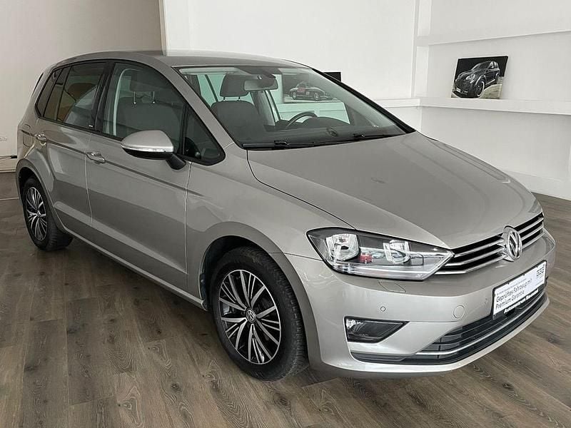 Silber Gebraucht 2016 VW Golf Sportsvan Allstar Van / Kleinbus | 11.490 € (Fairer Preis) - Bild 1/4