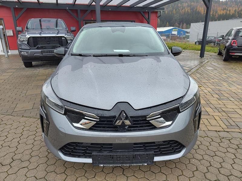 Neu Mitsubishi Colt Plus 67 PS (49 kW) 2025 Grau Limousine