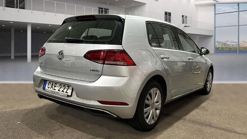 Gebraucht VW Golf VII Comfortline 131 PS (96 kW) 2019 Reflexsilber metallic Limousine