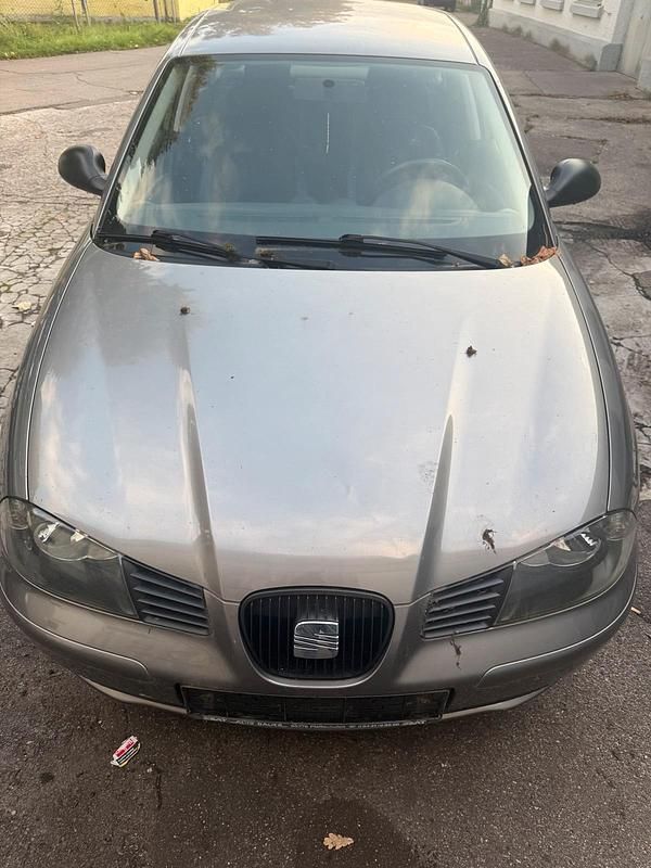 Grau Gebraucht 2003 Seat Ibiza Kleinwagen | 580 € (Superpreis) - Bild 1/4