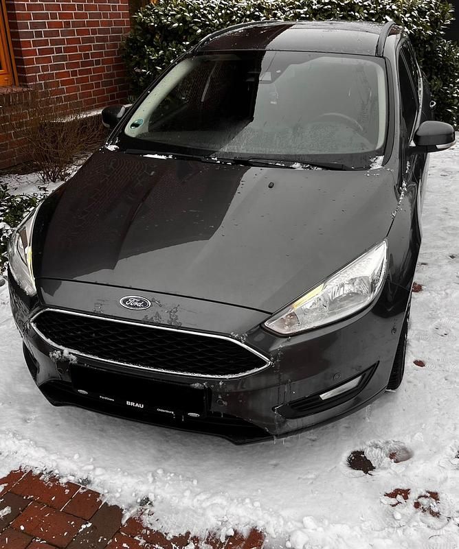 Grau Gebraucht 2015 Ford Focus Kombi | 6.100 € (Etwas zu teuer) - Bild 1/4