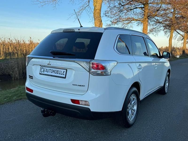 Gebraucht Mitsubishi Outlander Edition 150 PS (110 kW) 2015 Weiß SUV