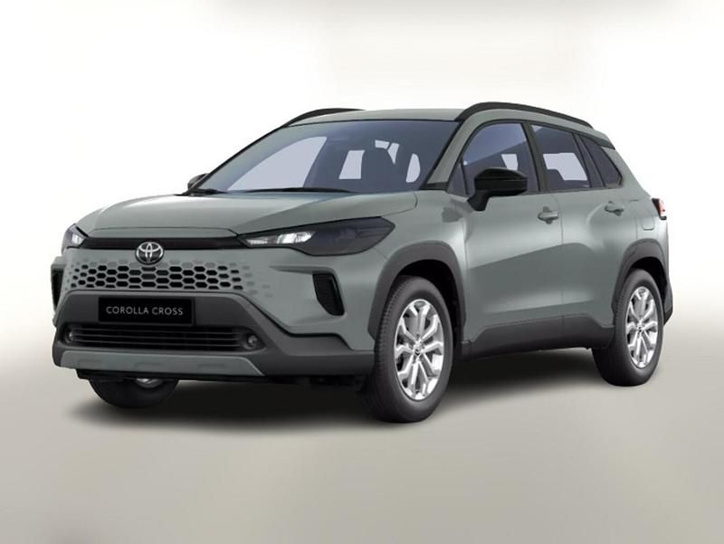 Urban khaki metallic Neu 2025 Toyota Corolla Cross SUV | 33.683 € (Fairer Preis) - Bild 1/4