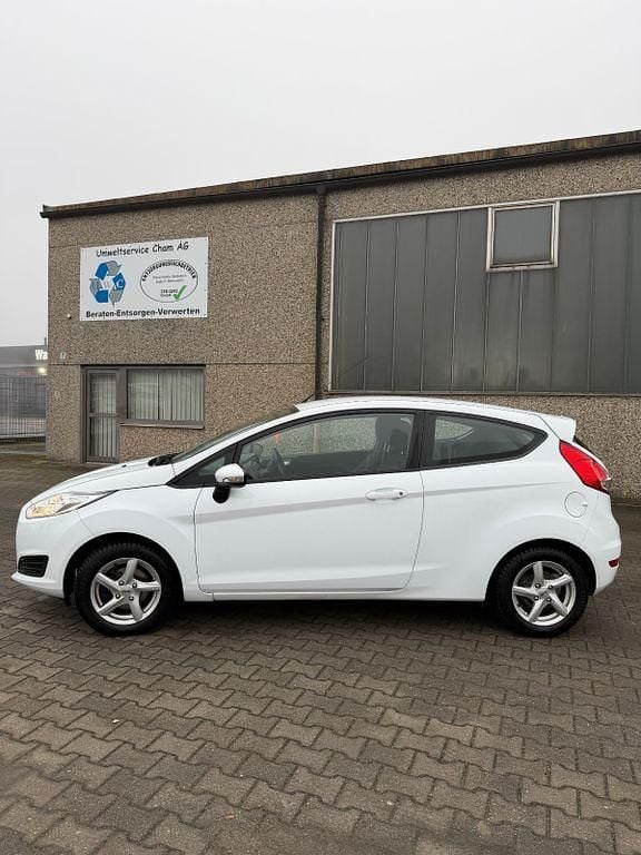 Gebraucht Ford Fiesta Trend 60 PS (44 kW) 2017 Weiß Kleinwagen