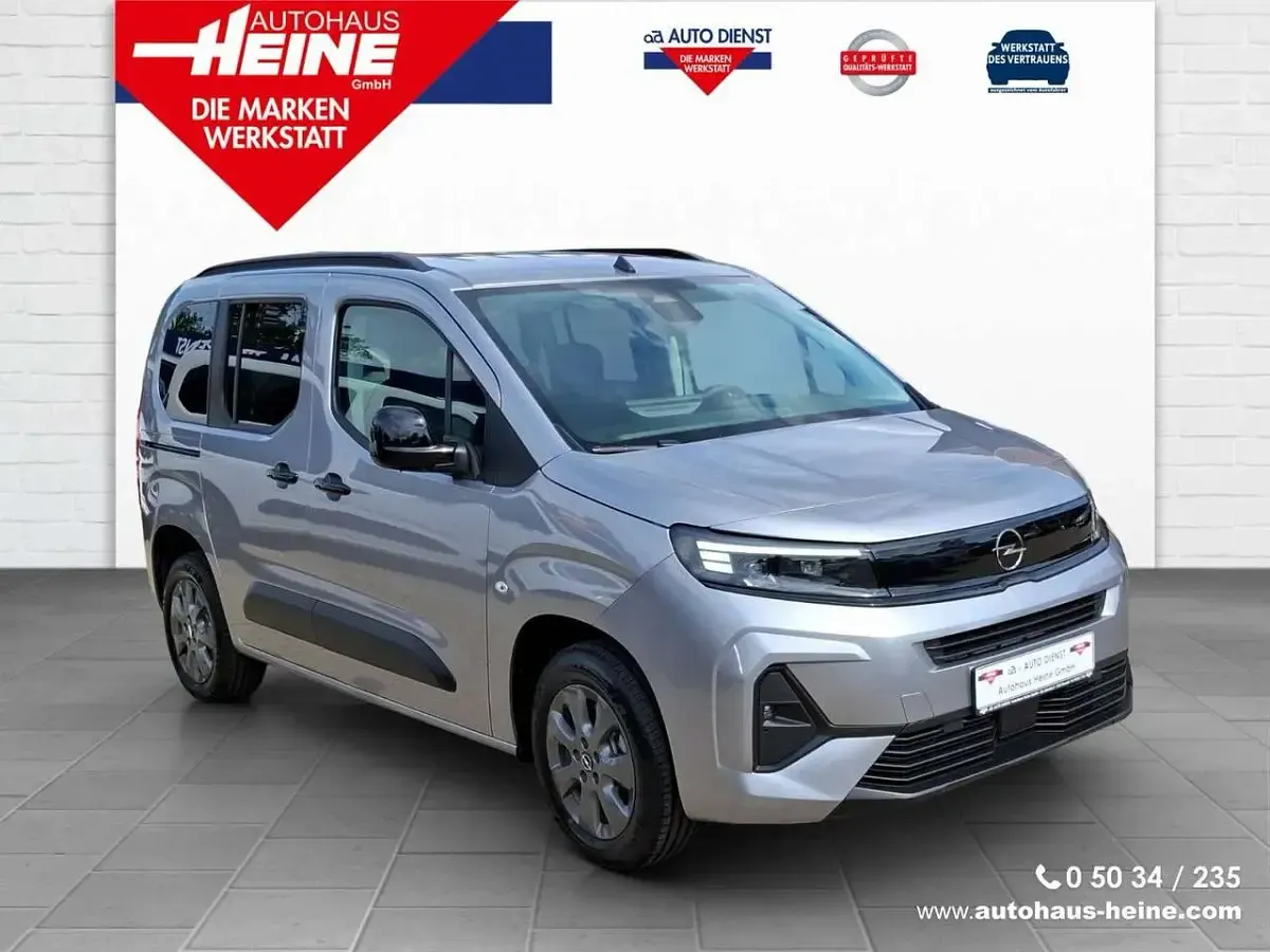 Neu Opel Combo Life Style 102 PS (75 kW) 2026 Grau Van / Kleinbus