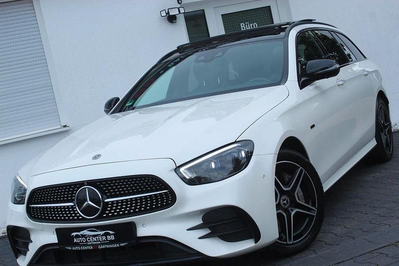 Weiß Gebraucht 2020 Mercedes E300 AMG Limousine | 27.500 € (Fairer Preis) - Bild 1/4