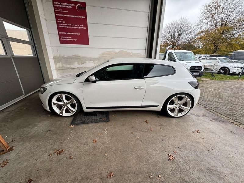 Weiß Gebraucht 2009 VW Scirocco S Coupé | 7.800 € (Fairer Preis) - Bild 1/4