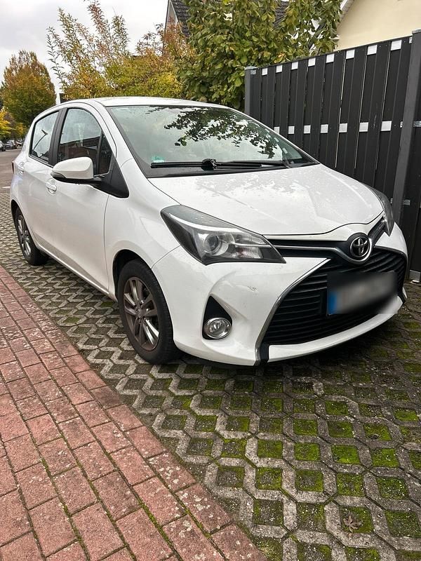 Weiß Gebraucht 2015 Toyota Yaris Kleinwagen | 7.500 € (Fairer Preis) - Bild 1/2