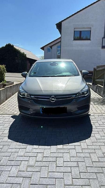 Gebraucht Opel Astra Edition 105 PS (77 kW) 2017 Limousine