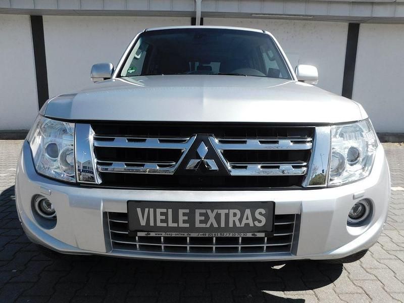 Silber Gebraucht 2010 Mitsubishi Pajero Instyle SUV | 17.990 € (Fairer Preis) - Bild 1/4