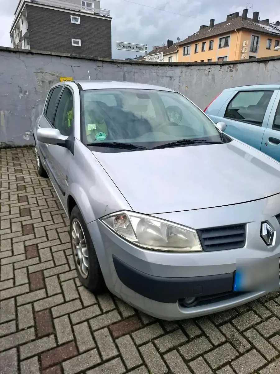 Gebraucht Renault Mégane 106 PS (77 kW) 2005 Silber Limousine