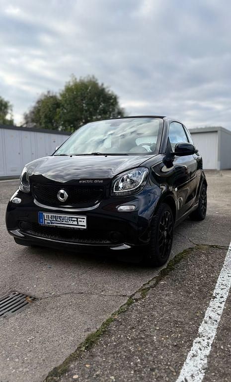 Schwarz Gebraucht 2017 Smart ForTwo Electric Drive Kleinwagen | 6.690 € (Fairer Preis) - Bild 1/4