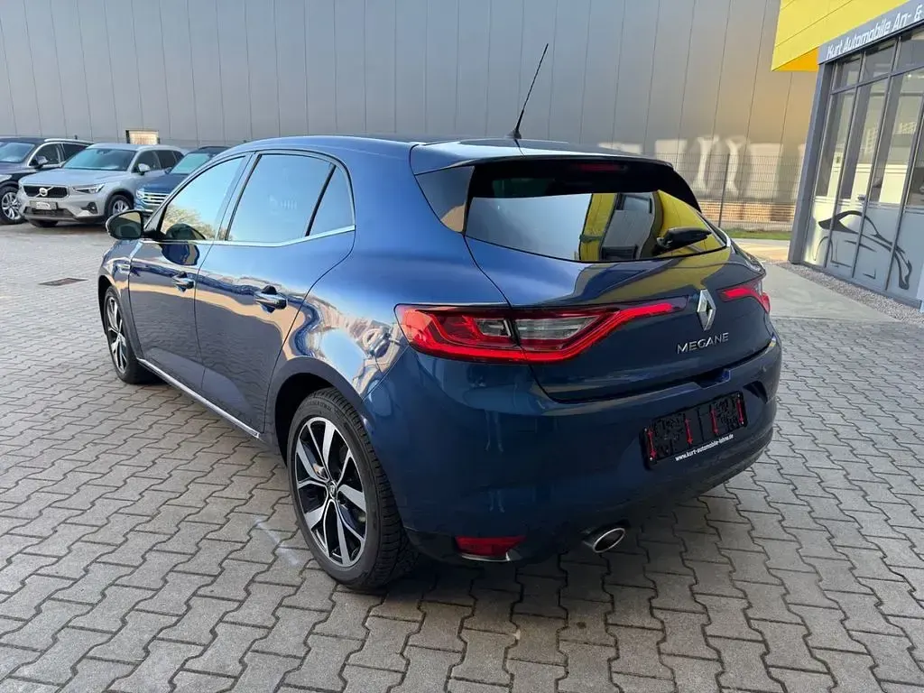 Gebraucht Renault Mégane Bose Edition 159 PS (116 kW) 2018 Blau Limousine