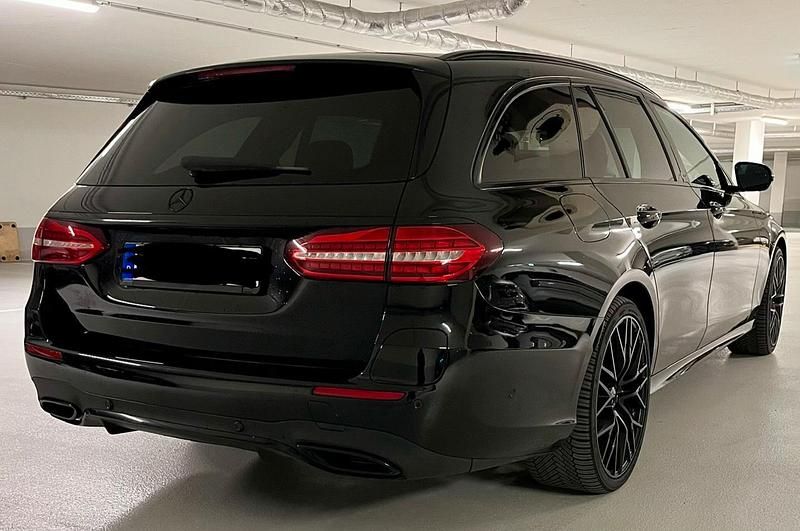 Gebraucht Mercedes E300 AMG 320 PS (235 kW) 2021 Schwarz Kombi
