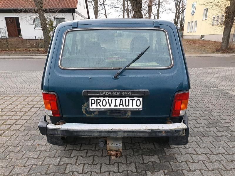 Second-hand Lada niva 82 CP (60 kW) 2010 Verde SUV