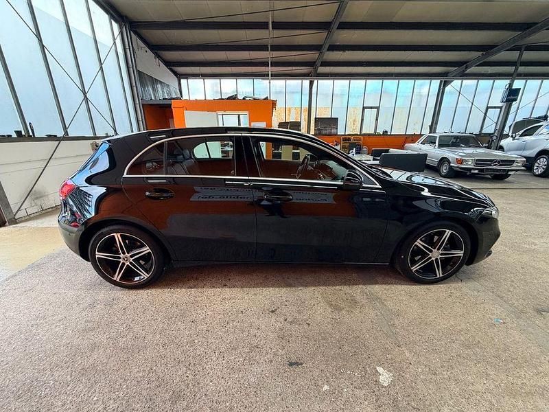 Gebraucht Mercedes A180 136 PS (100 kW) 2019 Schwarz Limousine