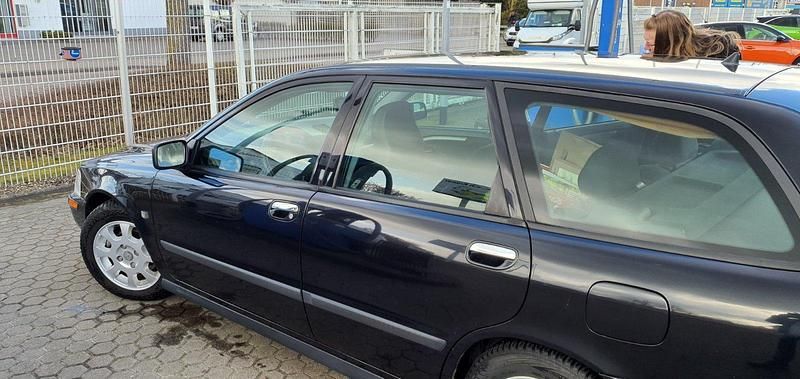 Gebraucht Volvo V40 100 PS (73 kW) 2003 Schwarz Kombi