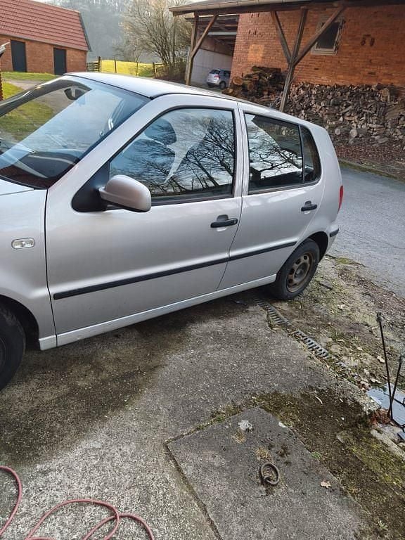 Gebraucht VW Polo Basis 60 PS (44 kW) 2000 Silber Limousine