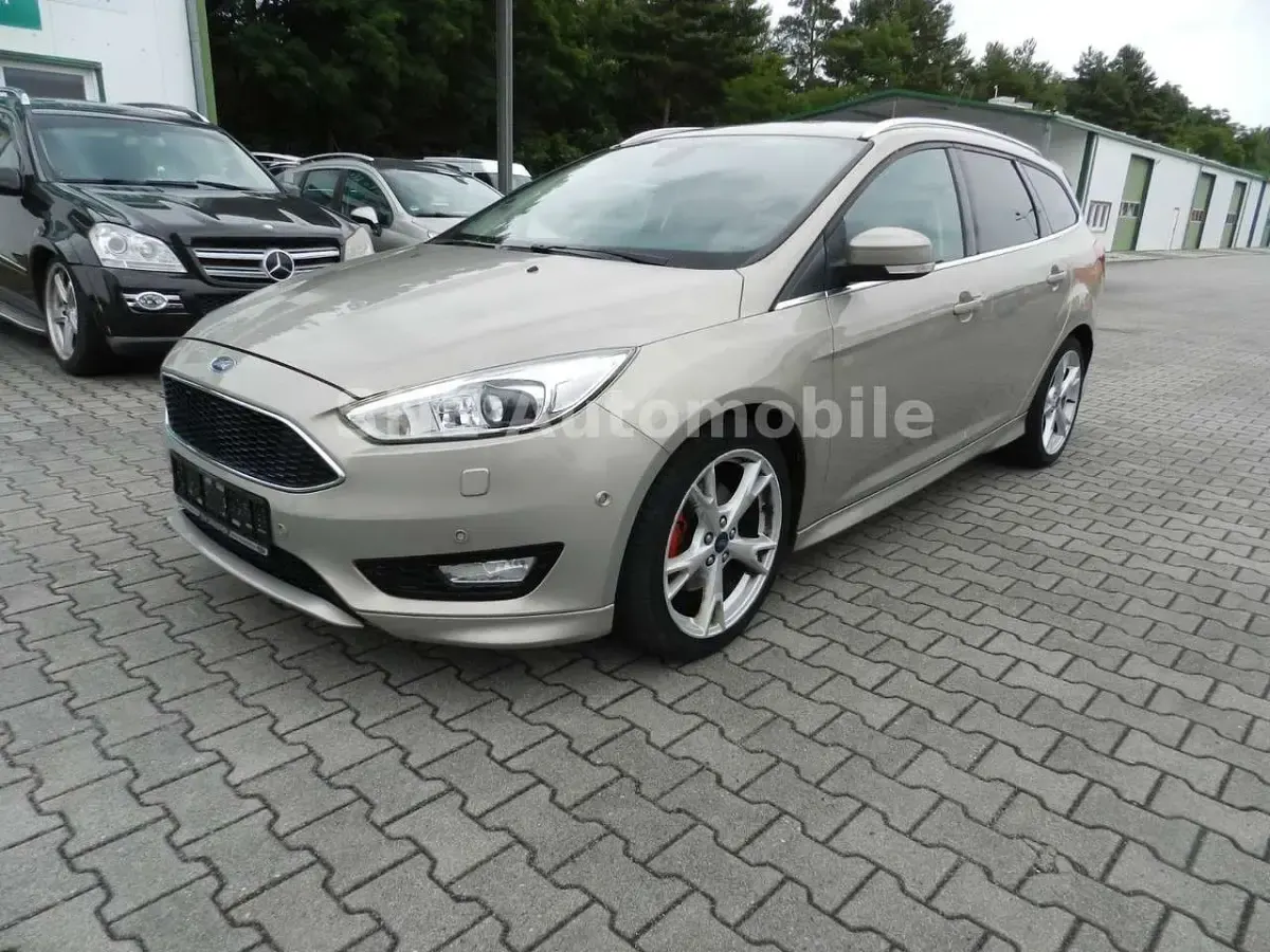 Gebraucht Ford Focus Titanium 150 PS (110 kW) 2015 Tectonic silver Kombi