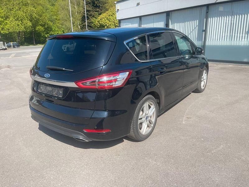 Second-hand Ford S-MAX Titanium 179 CP (131 kW) 2017 Negru Monovolum