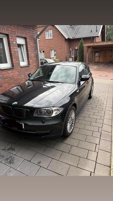 Schwarz Gebraucht 2010 BMW 116 Kleinwagen | 3.000 € (Guter Preis) - Bild 1/4