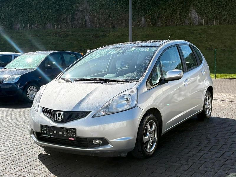 Gebraucht Honda Jazz 100 PS (73 kW) 2010 Silber Kleinwagen