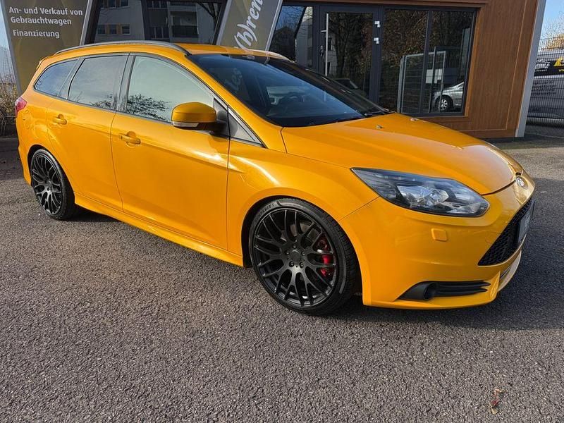 Gelb Gebraucht 2012 Ford Focus ST Kombi | 10.390 € (Etwas zu teuer) - Bild 1/4