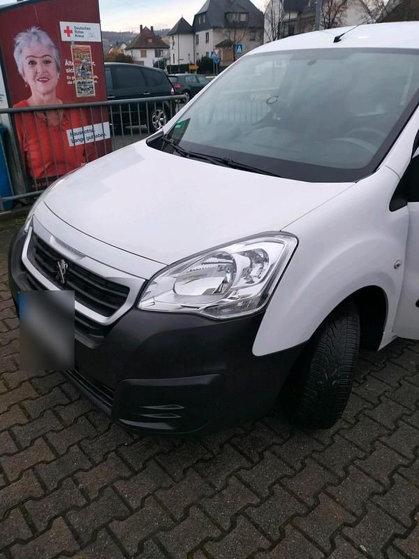 Weiß Gebraucht 2018 Peugeot Partner Van | 6.500 € (Superpreis) - Bild 1/4