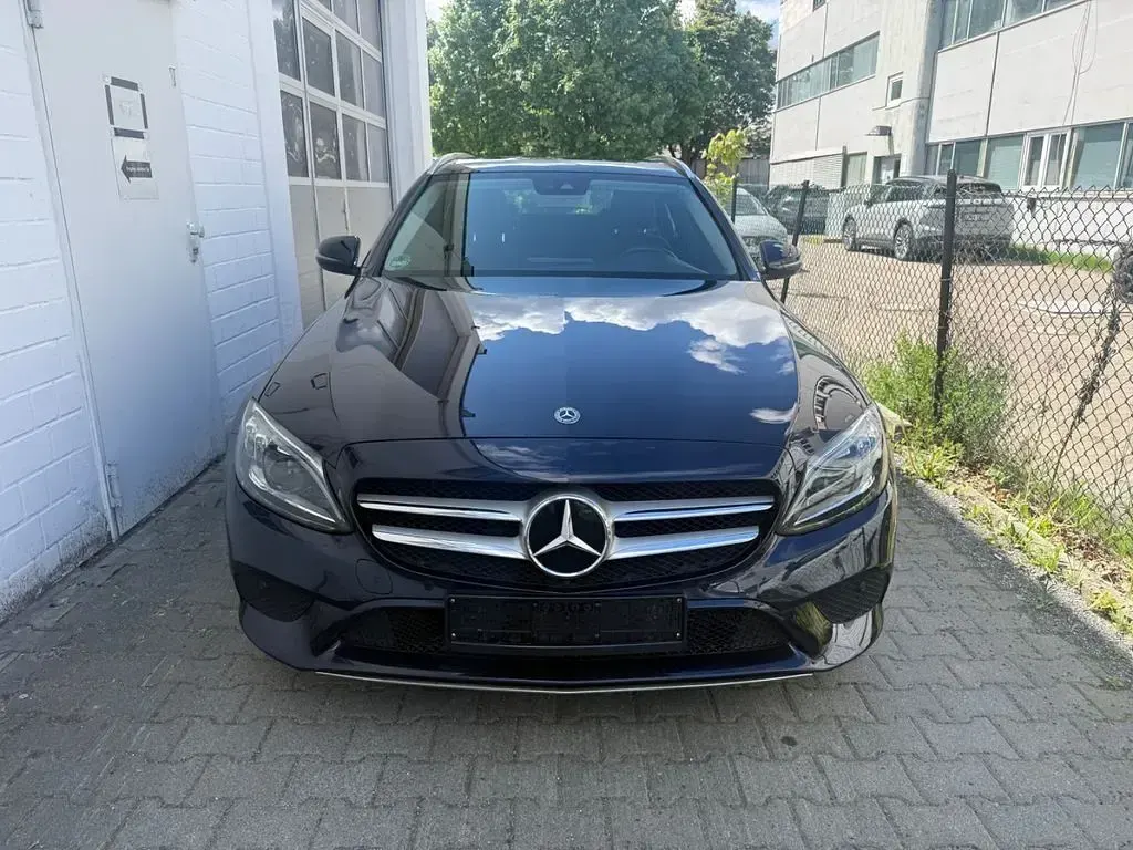 Gebraucht Mercedes C220 194 PS (142 kW) 2018 Blau Kombi