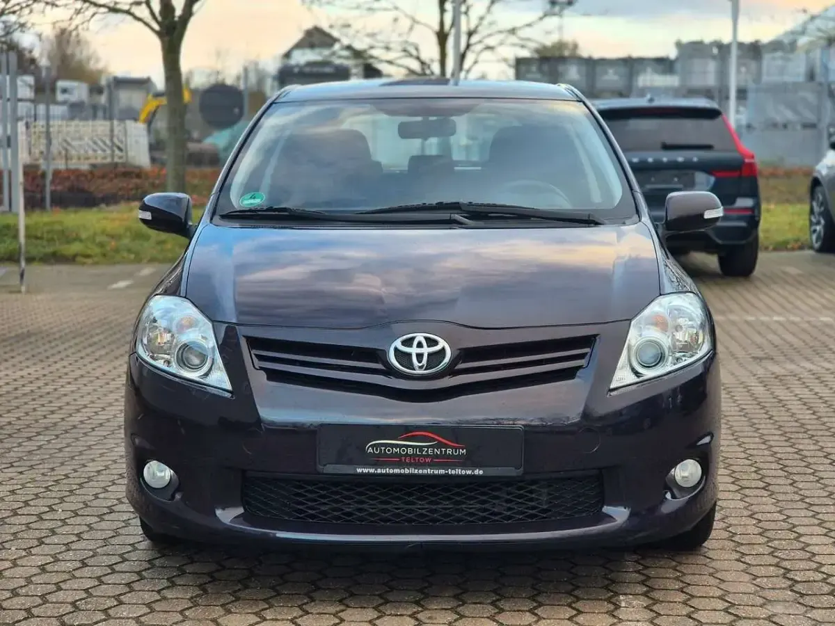 Gebraucht Toyota Auris Life+ 132 PS (97 kW) 2010 Violet Limousine